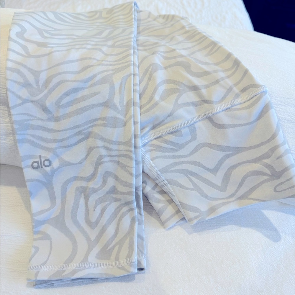 Alo Yoga Crop Leggings - Gray/White Zebra Print - Size Small